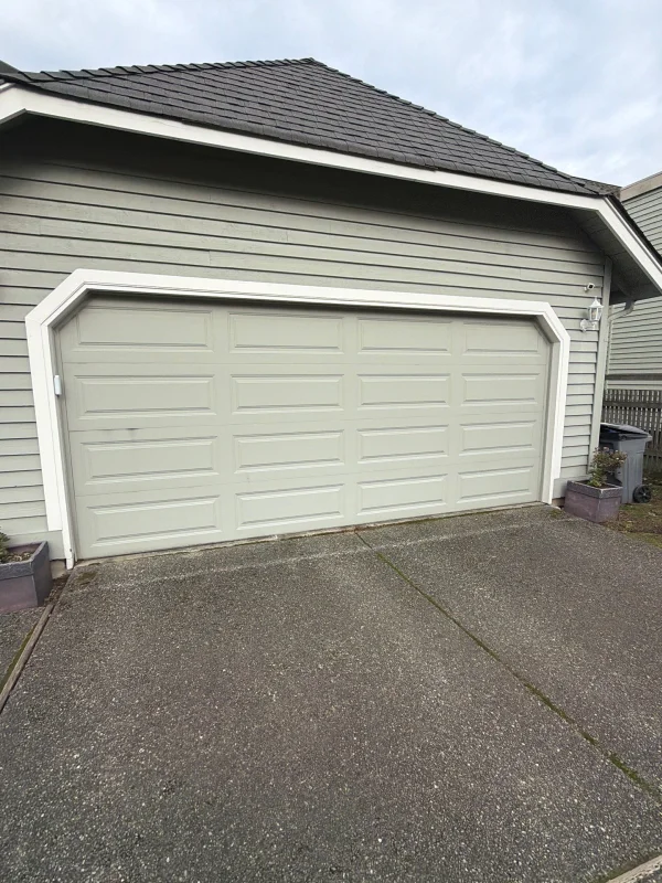 Garage door technician Bellevue WA
