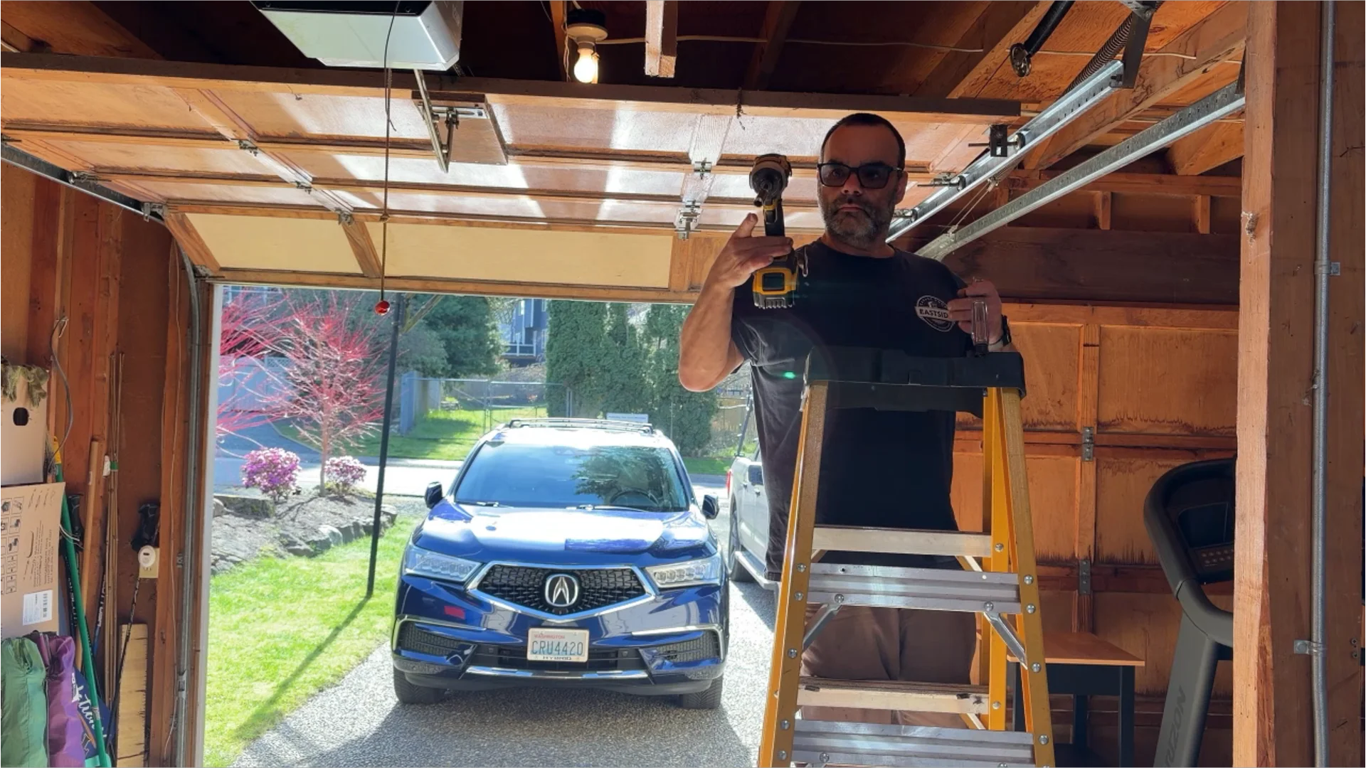 Garage door repair technician Bellevue WA